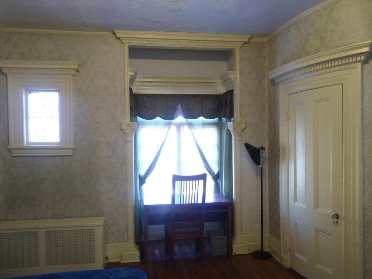 Mini Mansion Near Public Transportation Is The Yellow And House On The Corner Of 8th St And Madison Avenue * Plainfield