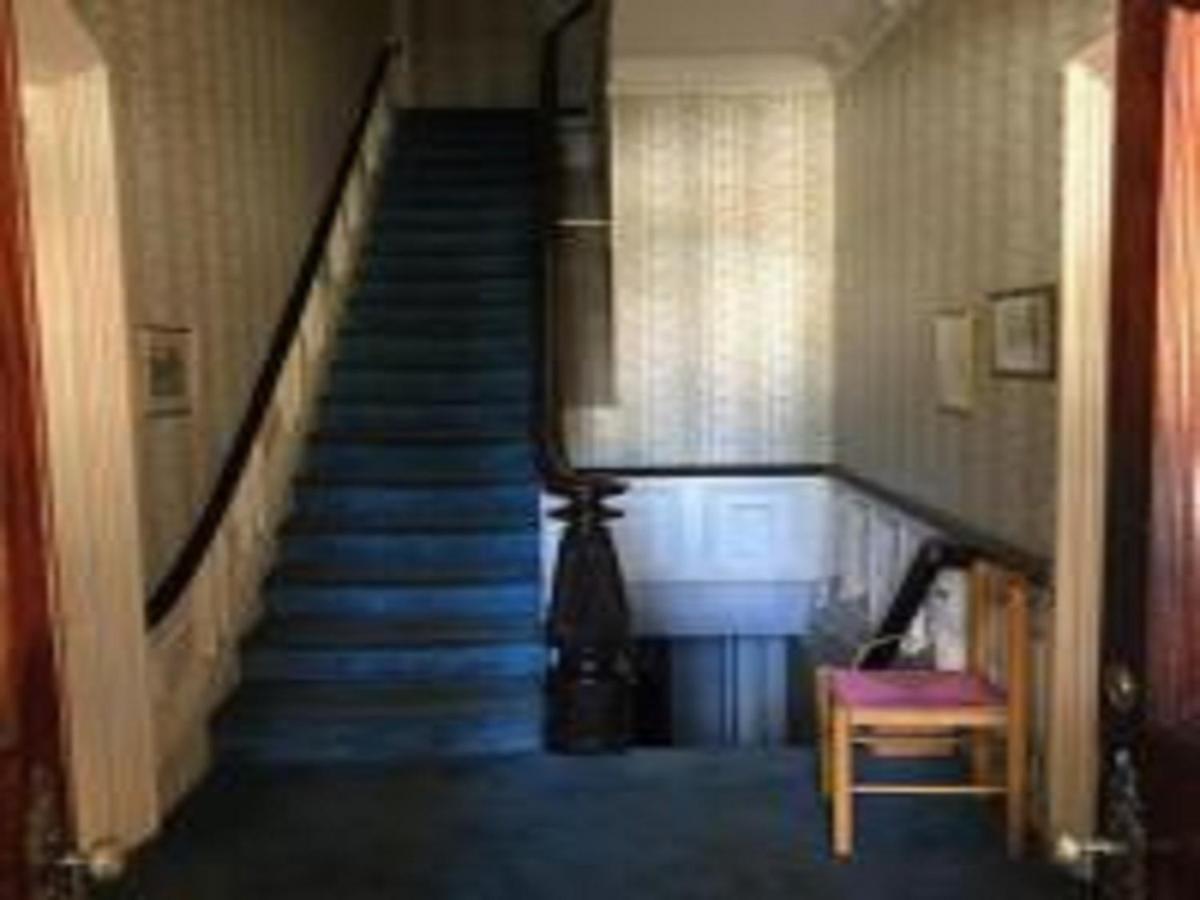 Mini Mansion Near Public Transportation Is The Yellow And House On The Corner Of 8th St And Madison Avenue Homestay