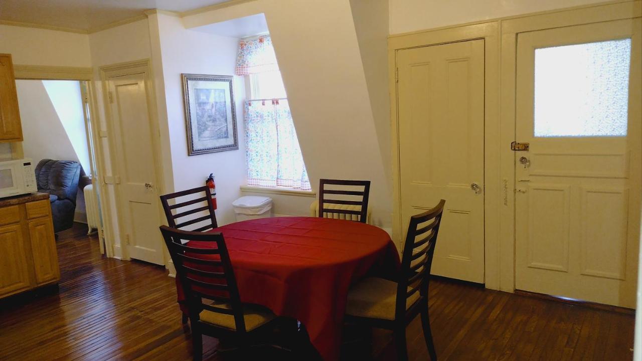 Mini Mansion Near Public Transportation Is The Yellow And House On The Corner Of 8th St And Madison Avenue Homestay