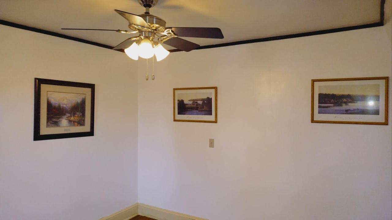 Homestay Mini Mansion Near Public Transportation Is The Yellow And House On The Corner Of 8th St And Madison Avenue *