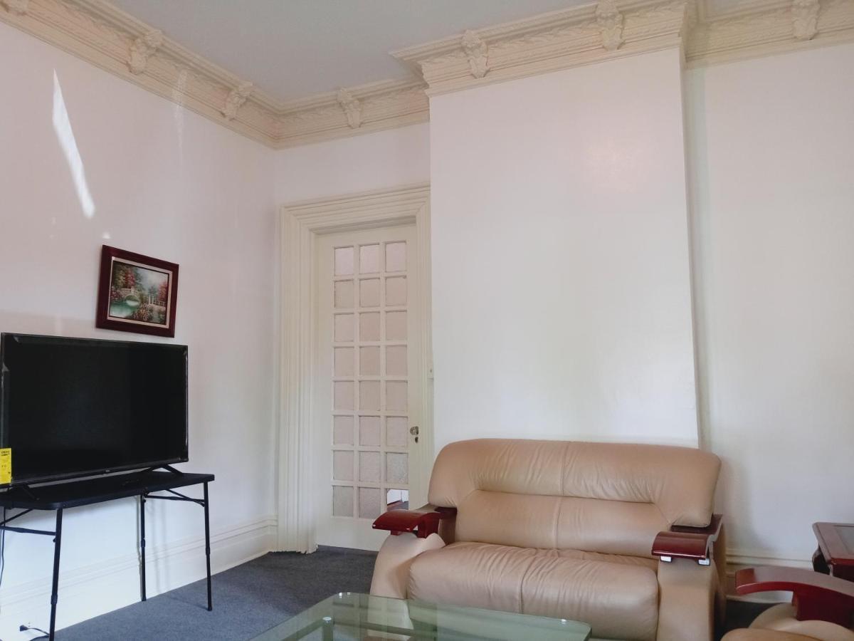 Mini Mansion Near Public Transportation Is The Yellow And House On The Corner Of 8th St And Madison Avenue Homestay